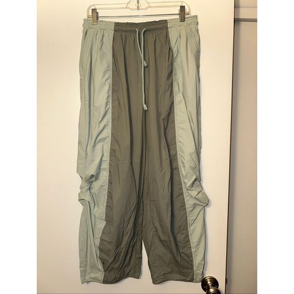 Anthropologie Daily Practice Medium Colorblock Parachute Pants Sage Green EUC - Picture 1 of 9